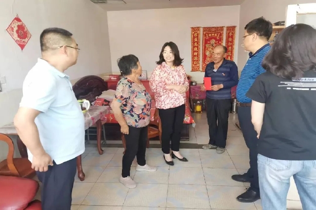 和林格爾縣領(lǐng)導(dǎo)分別走訪慰問我縣困難黨員